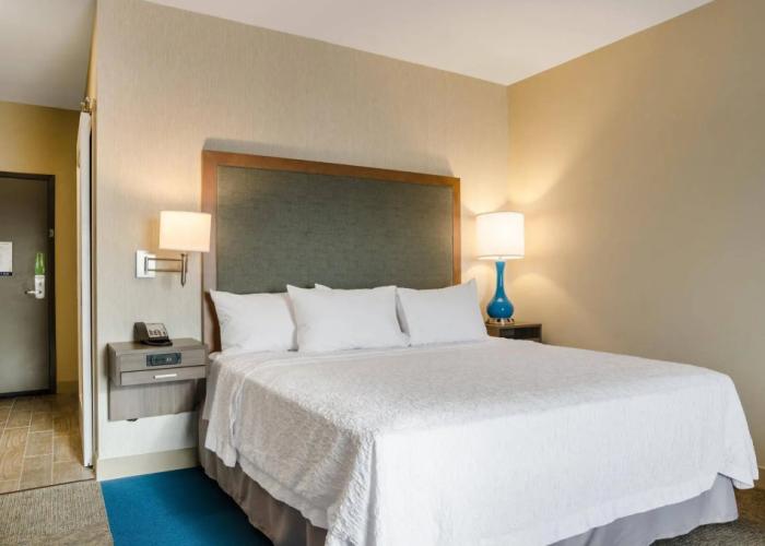 Flag Point Inn & Suites Pratt by FairBridge