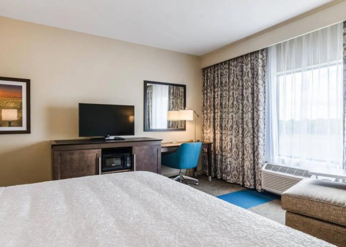 Flag Point Inn & Suites Pratt by FairBridge