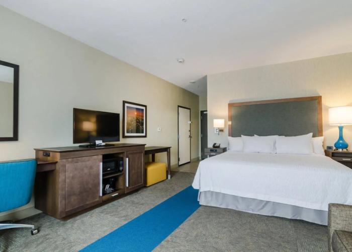 Flag Point Inn & Suites Pratt by FairBridge