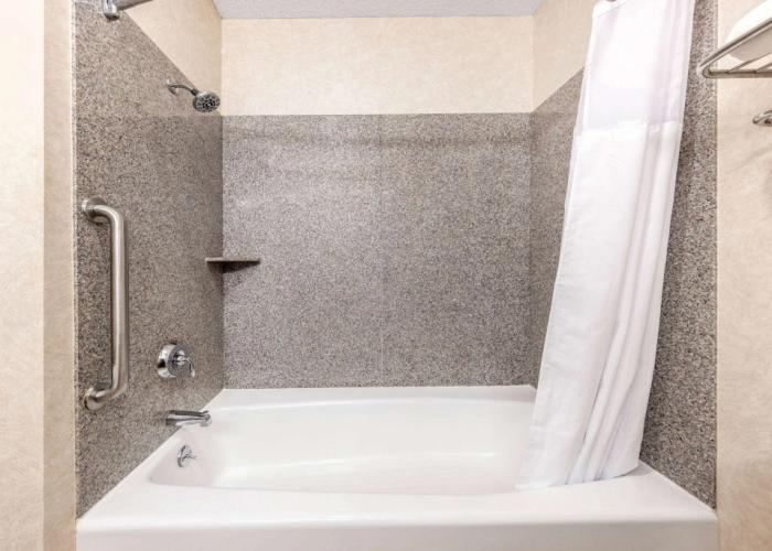 Baymont by Wyndham Pratt