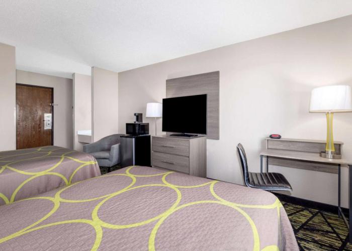 Super 8 by Wyndham Pratt