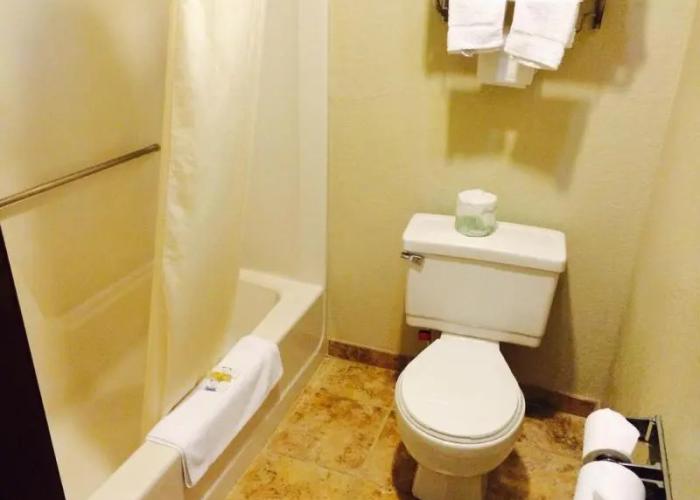 Days Inn By Wyndham Pratt