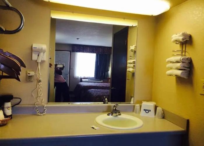 Days Inn By Wyndham Pratt