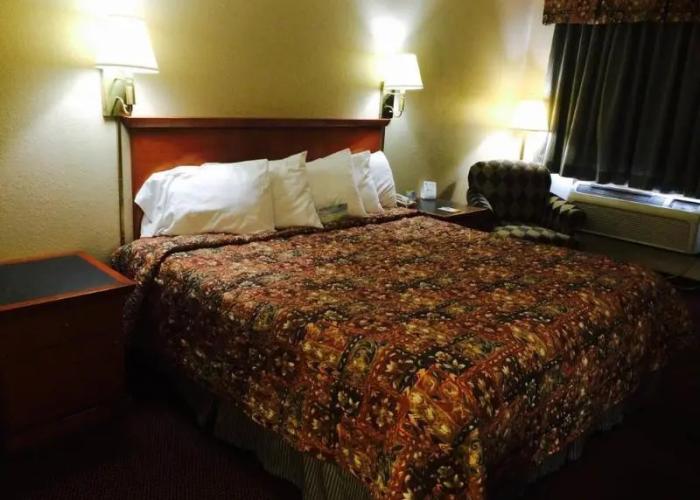 Days Inn By Wyndham Pratt