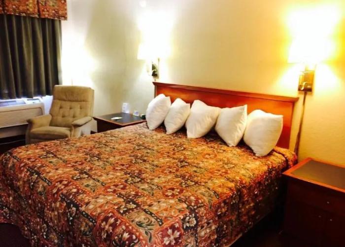 Days Inn By Wyndham Pratt