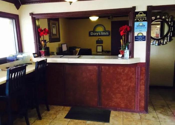 Days Inn By Wyndham Pratt