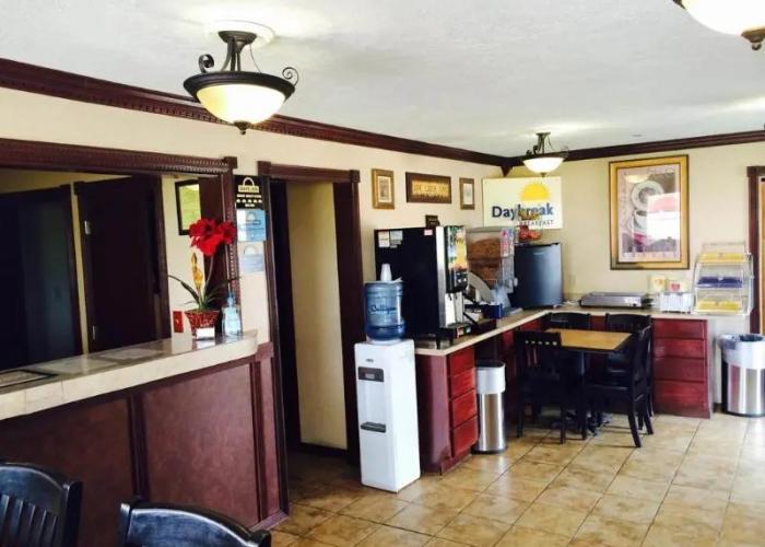 Days Inn By Wyndham Pratt