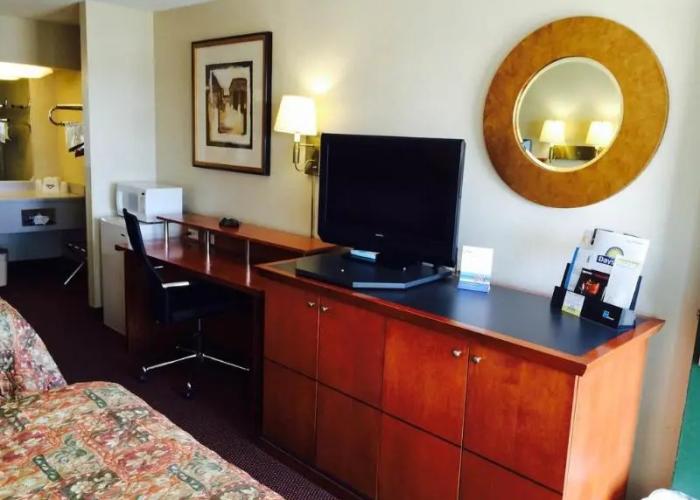 Days Inn By Wyndham Pratt