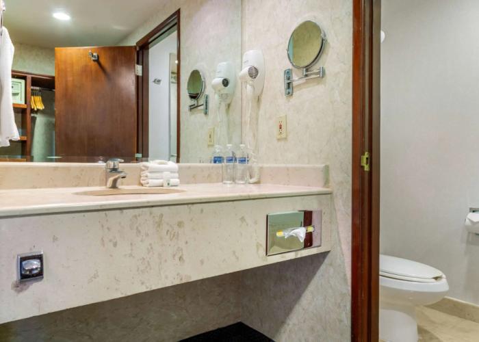 Quality Inn Monterrey La Fe