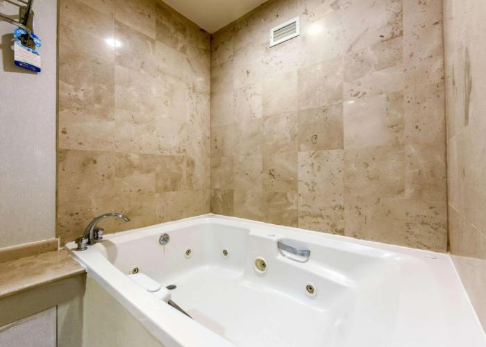 Quality Inn Monterrey La Fe