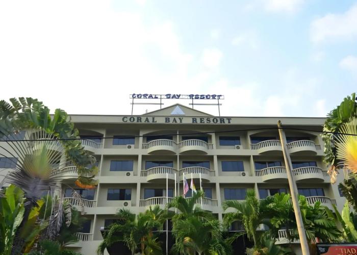 Coral Bay Resort