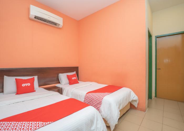OYO 44078 The Island Hotel