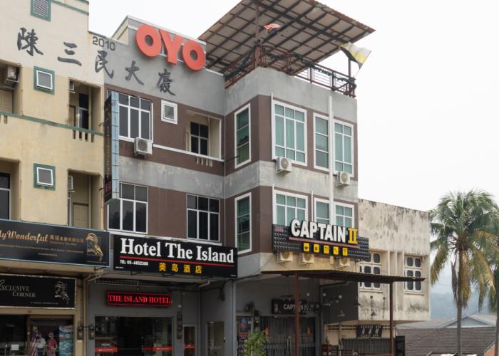 OYO 44078 The Island Hotel