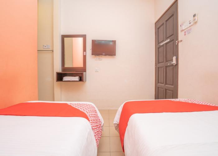 OYO 44078 The Island Hotel