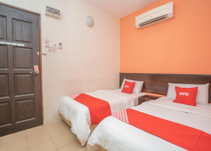 OYO 44078 The Island Hotel