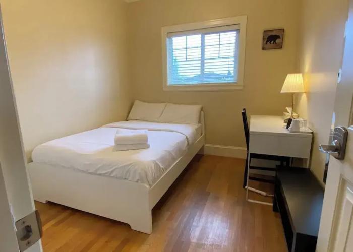 Vancouver Metrotown Modern Guest House