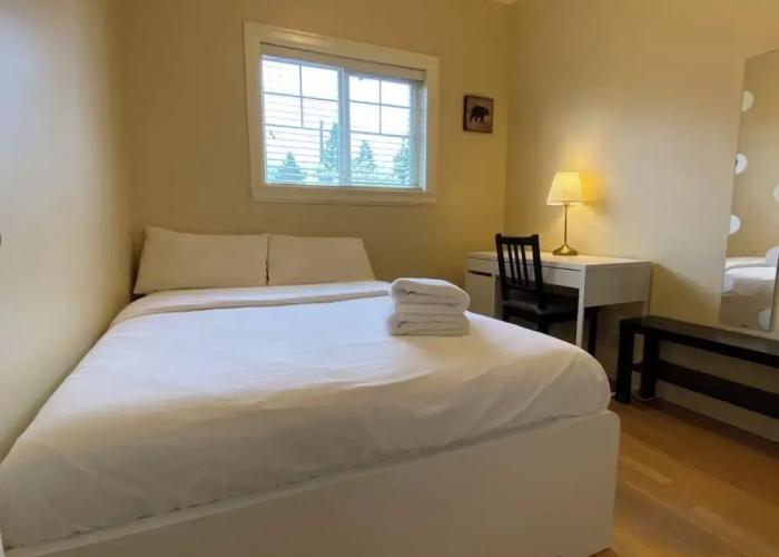 Vancouver Metrotown Modern Guest House