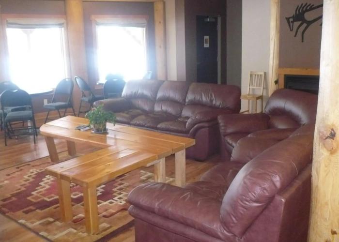 Basecamp Lodge Golden