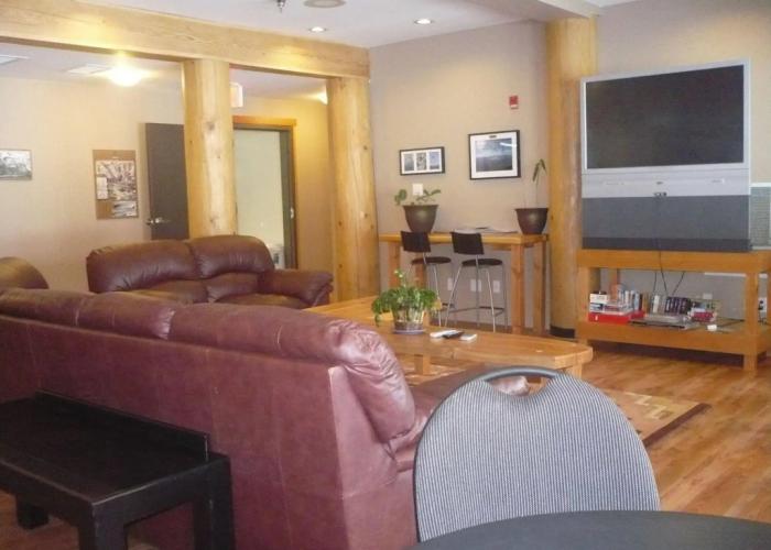 Basecamp Lodge Golden