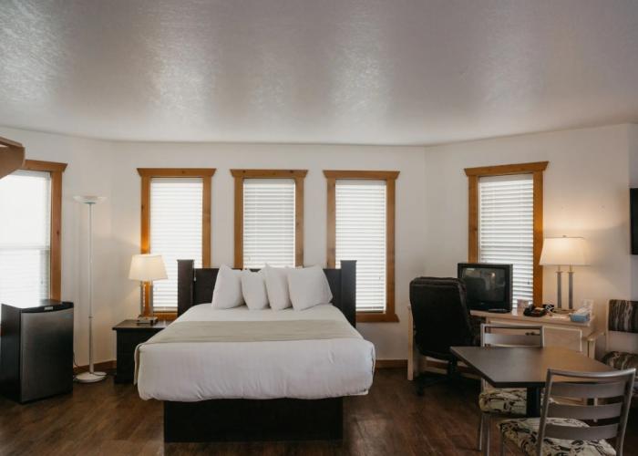 Golden Village Lodge