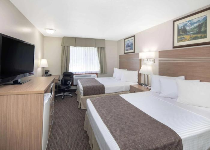 Travelodge by Wyndham Golden Sportsman Lodge