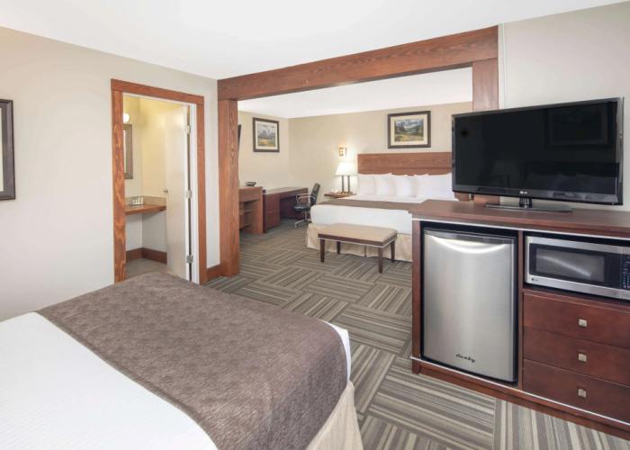 Travelodge by Wyndham Golden Sportsman Lodge
