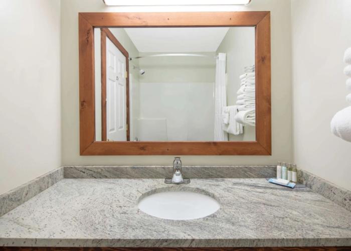 Travelodge by Wyndham Golden Sportsman Lodge