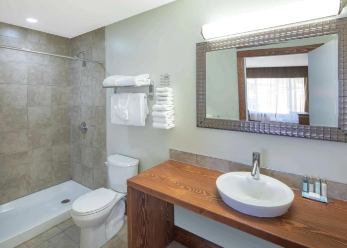 Travelodge by Wyndham Golden Sportsman Lodge