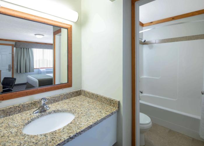 Travelodge by Wyndham Golden Sportsman Lodge