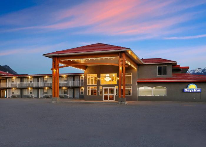 Days Inn by Wyndham Golden