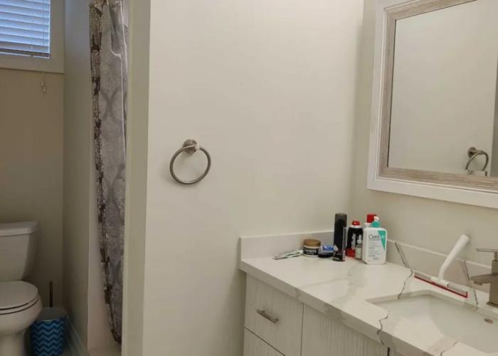 Brand New Walk Out Bsmt Apt Near Beach