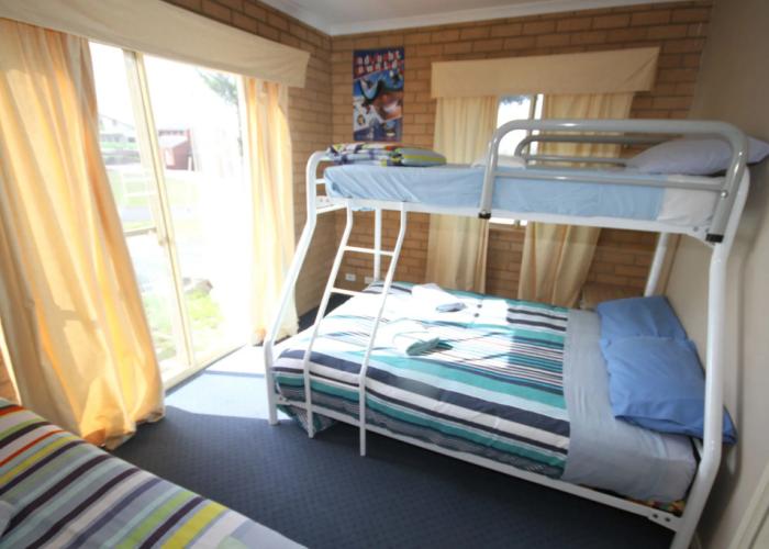 Acacia Snowy Motel