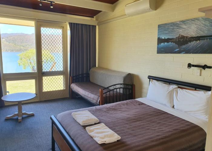 Lake Jindabyne Hotel