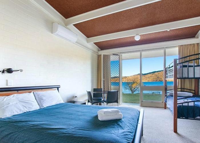 Lake Jindabyne Hotel