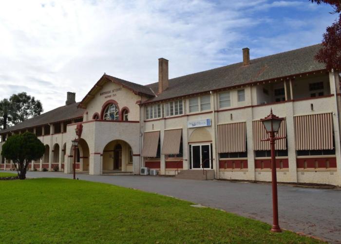 Historic Hydro Motor Inn