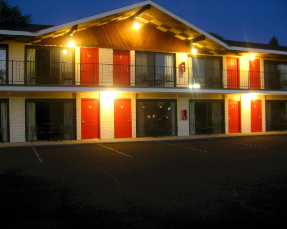 All Star Inn & Suites