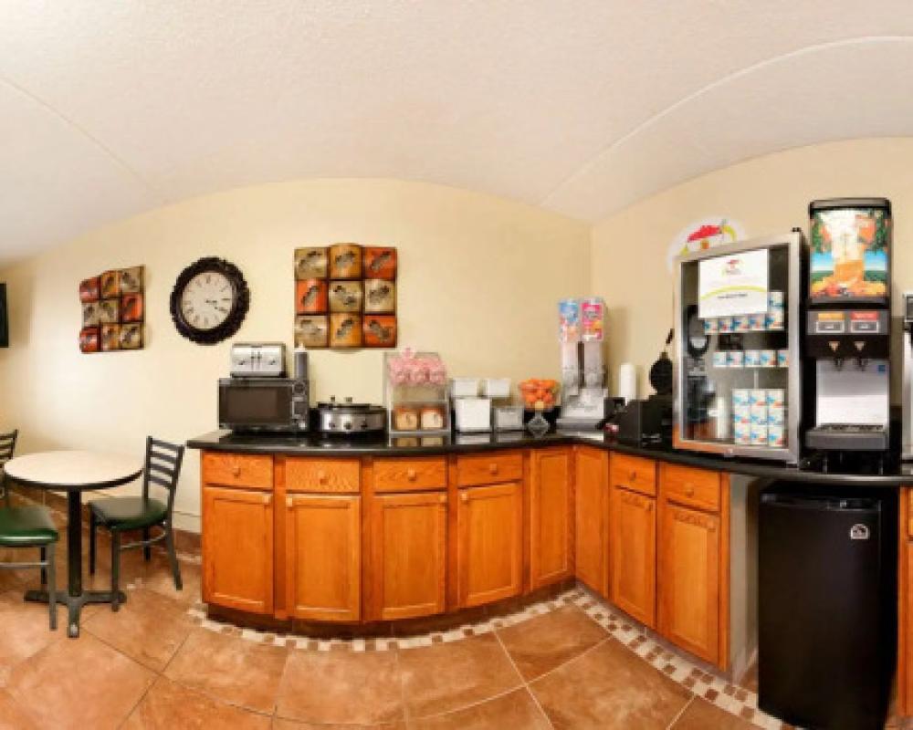 Super 8 by Wyndham West Fargo Main Ave ND