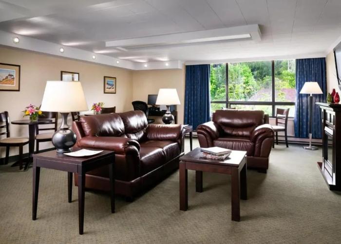Greenwood Inn & Suites