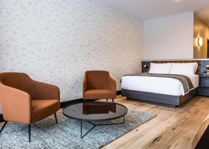 Hew & Draw Hotel