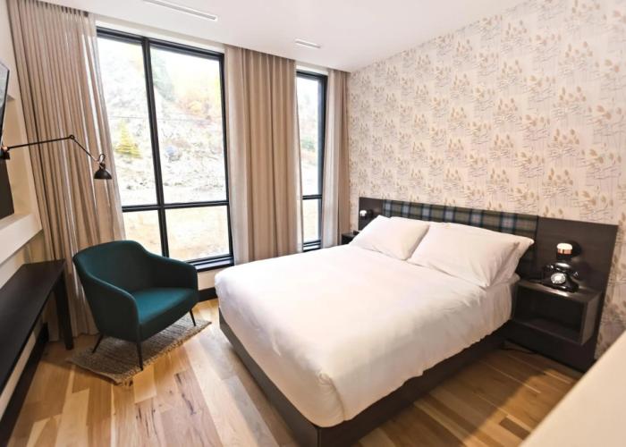 Hew & Draw Hotel