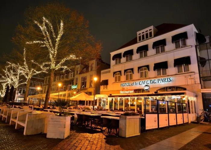 Hotel et le Café de Paris