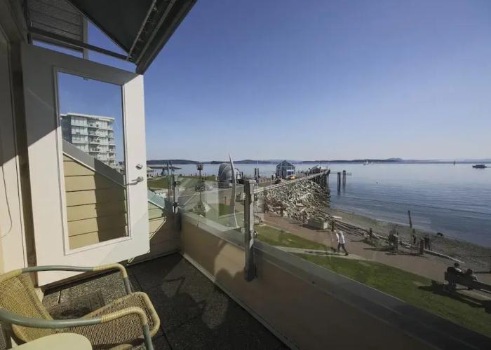 Sidney Waterfront Inn & Suites