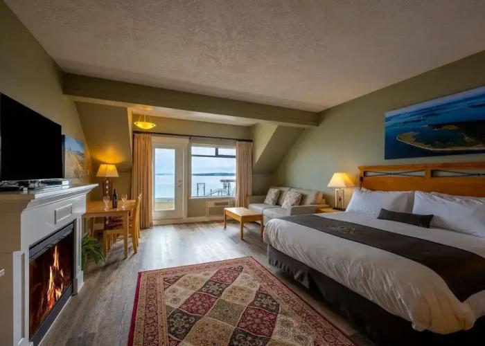 Sidney Waterfront Inn & Suites