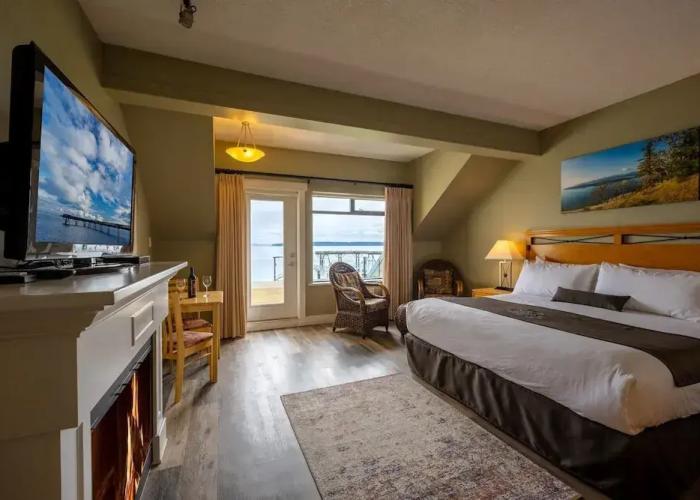 Sidney Waterfront Inn & Suites