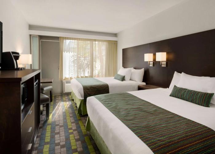 Days Inn by Wyndham Victoria Airport Sidney