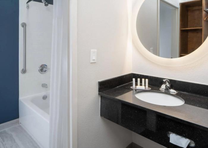 Monte Carlo Inn Vaughan Suites