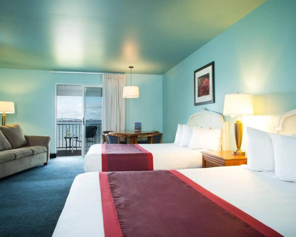 Clearwater Lakeshore Motel