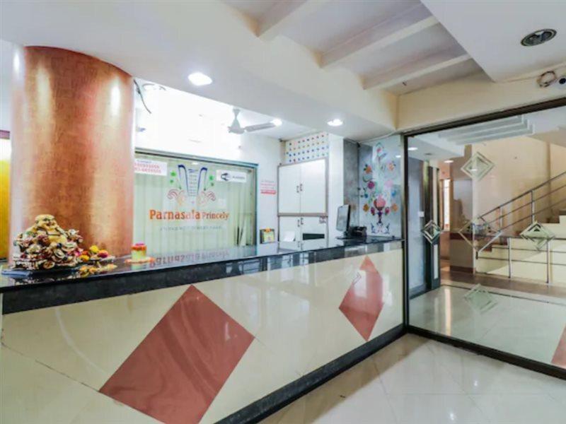 OYO 35442 Parnasala Princely