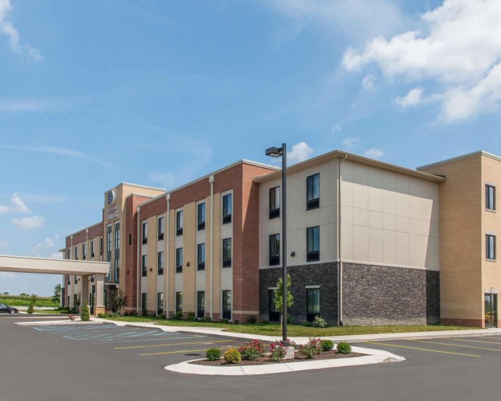 Comfort Suites Rensselaer near Fair Oaks