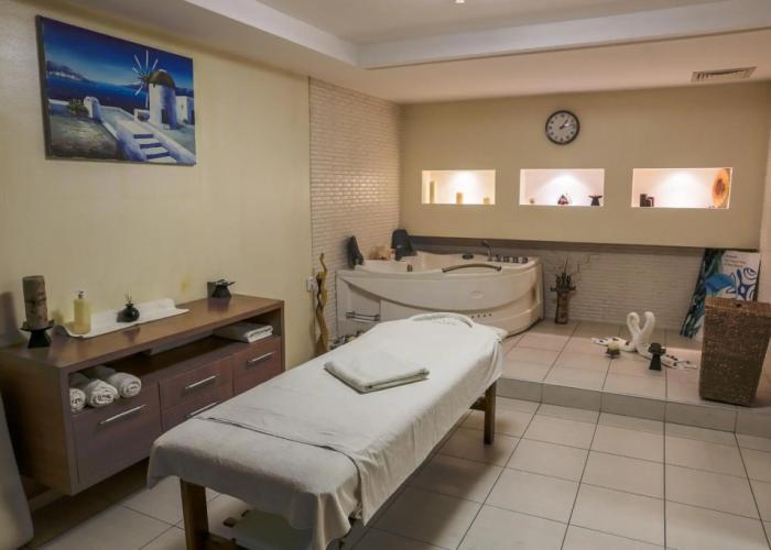 Cosmopolitan Hotel & Wellness